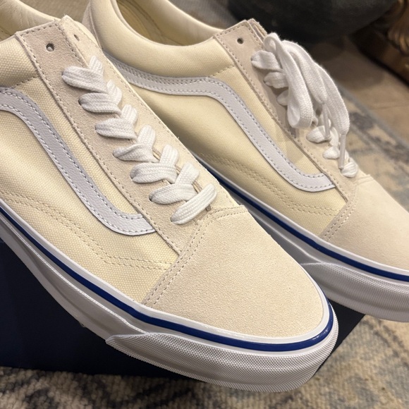 NEW IN BOX Vans Men’s Old Skool Sneakers 11.5 new in box - Picture 2 of 5